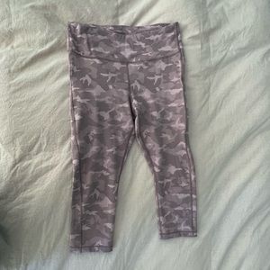 ATHLETA ultimate stash pocket crop leggings